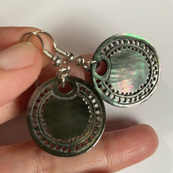 Unique Carved Holes Shell Earrings - Picture 5 of 5